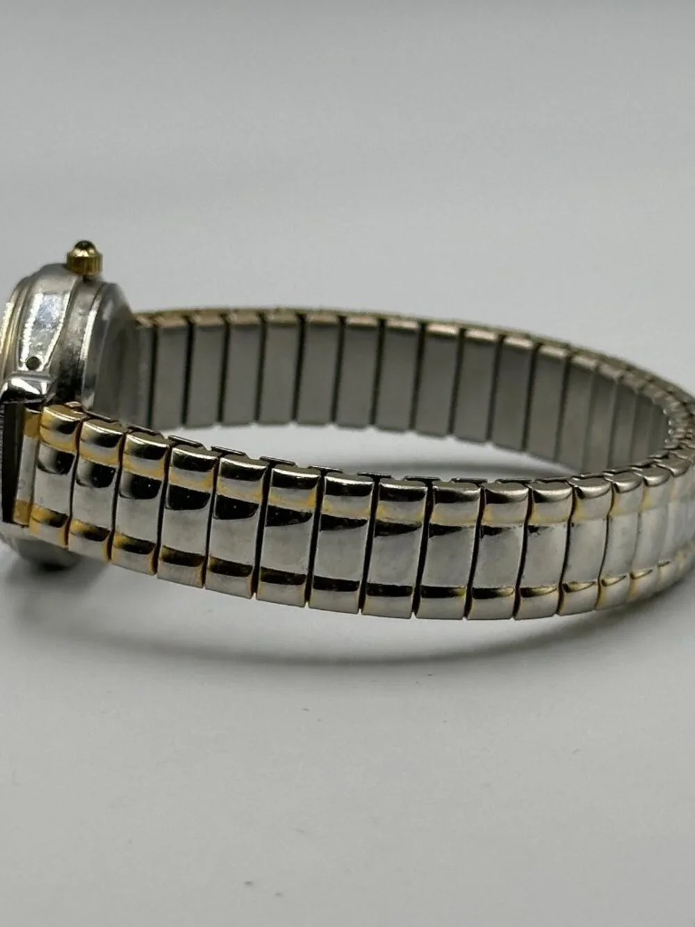 3/$30 Kathy Ireland Watch Women Silver Gold Two Tone Date Stretch Band 6.75